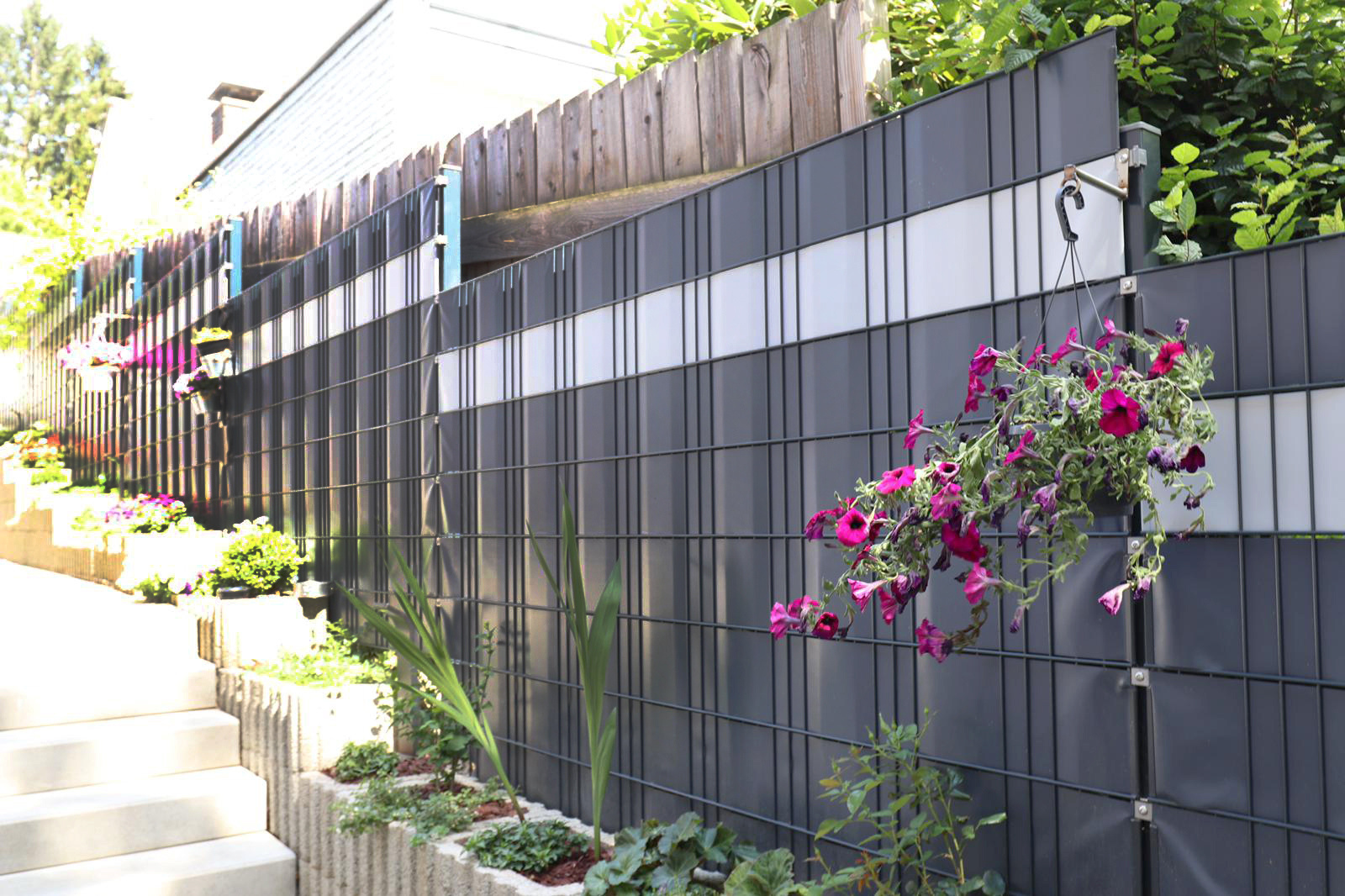 Double bâche, Cloture Construction